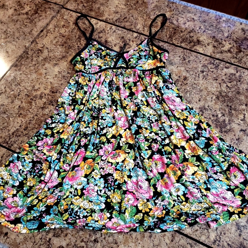 Divided| 👗 Size S